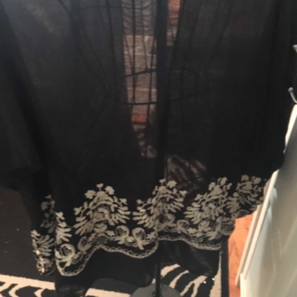 Floral Embroidered Kimono - Picture 4 of 5